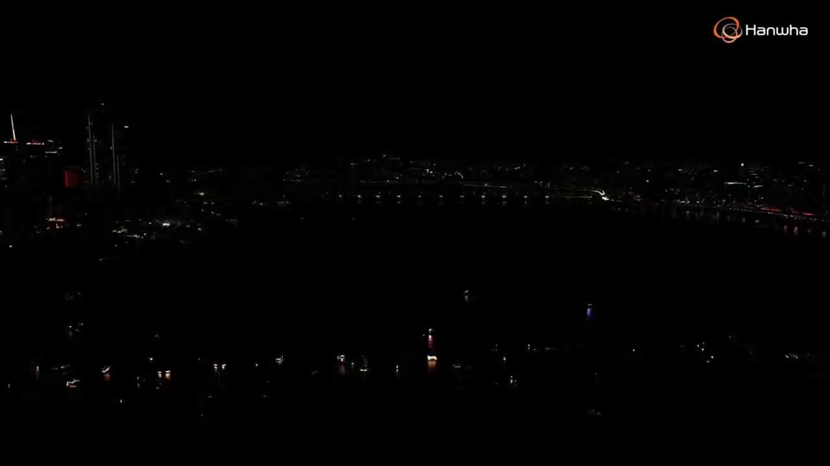 Seoul International Fireworks Festival 2026 반딧불 (Little Light) - #도영 #DOYOUNG This is South Korea’s largest annual fireworks show which draws over 1 million spectators. There are also close to 180k viewers watching the livestream 🥹