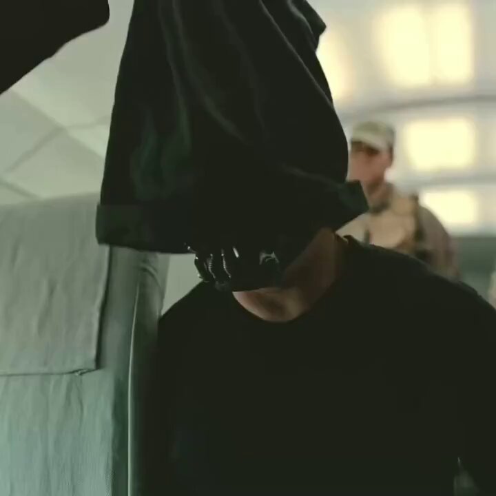 El comienzo de El Caballero Oscuro: La Leyenda Renace (2012) es perfecto para mostrar cómo se presenta a un villano. MASTERCLASS de Christopher Nolan.