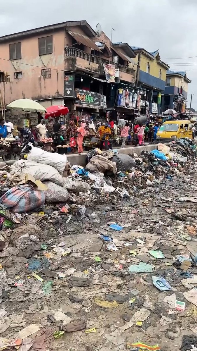 Man walking on the streets of Mushin, Lagos. 🎥: streetnomad4k // IG