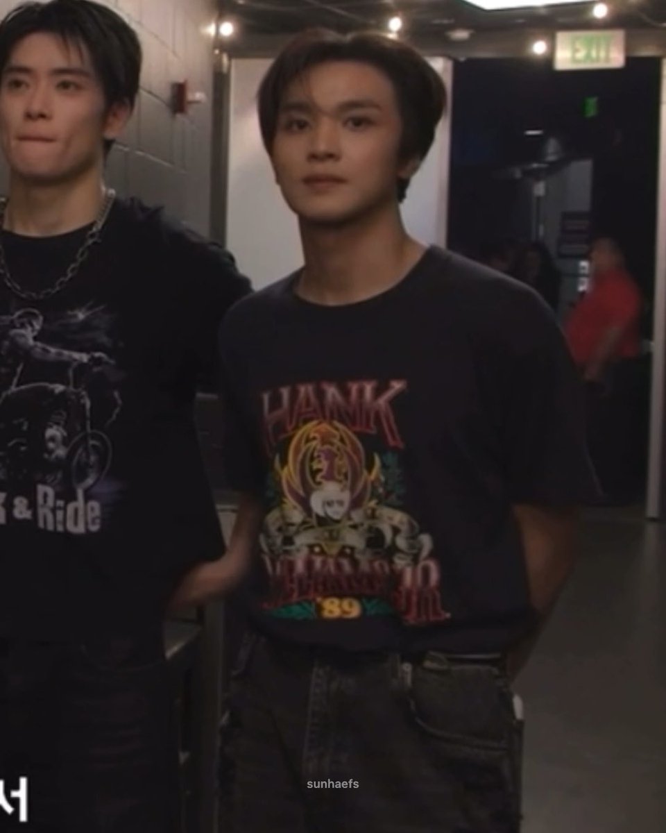 haechan is so fine🧎🏻♀️🧎🏻♀️