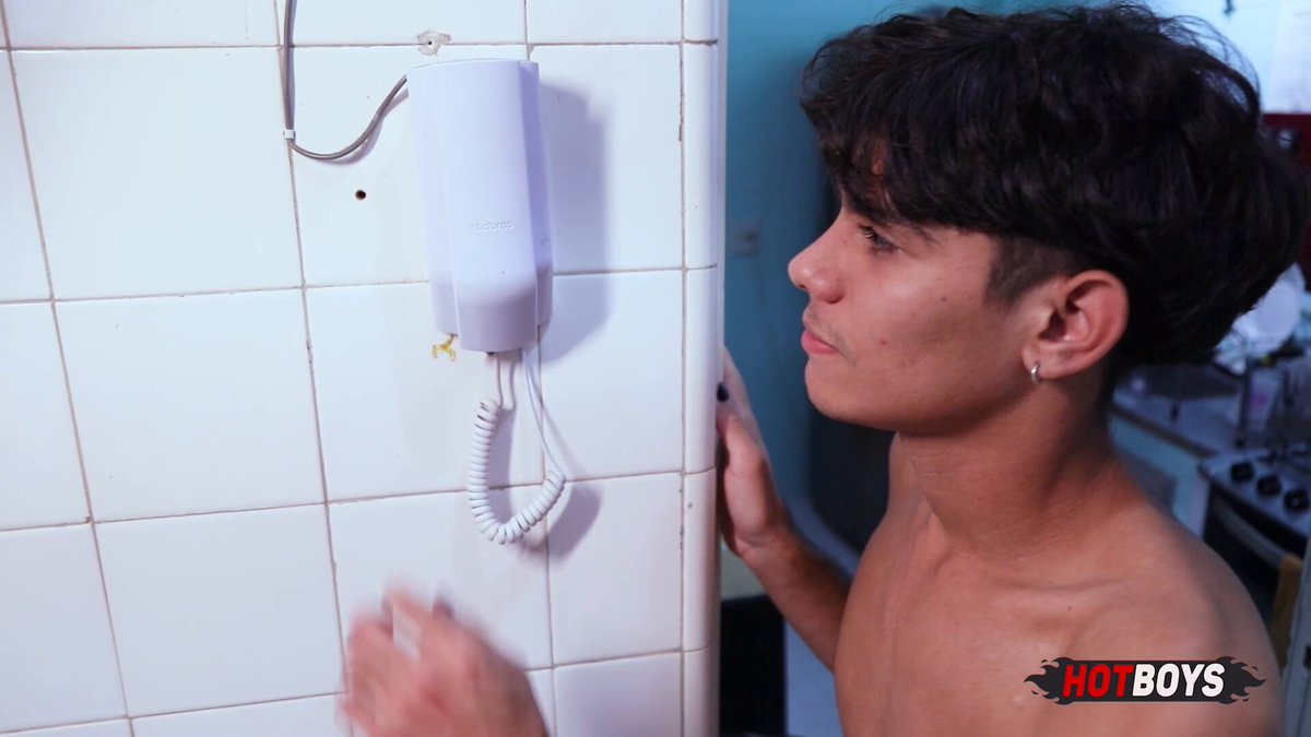 O Brigadeirão faz realmente tudo nesse prédio. Mael sofreu na mão dele mas algo me diz que ele gostou bastante. Confira o lançamento da semana com O Brigadeirão 😈 e Mael. Assista: