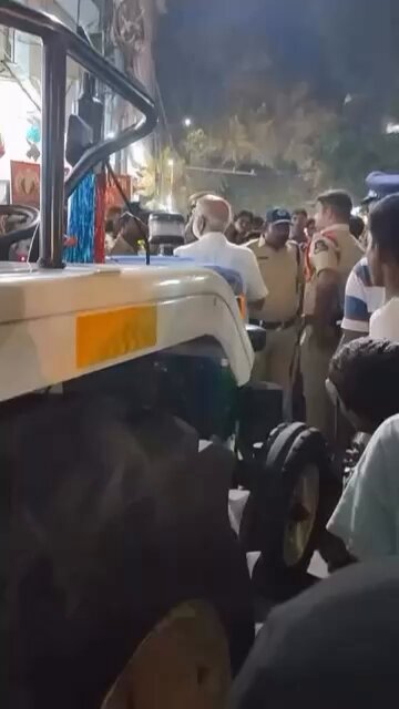 Hello V.C. Sajjanar, IPS sir. What is this behaviour? 1 senior citizen is pushed by 3 men in uniform. Is this how you define friendly policing? Cc: CV Anand IPS