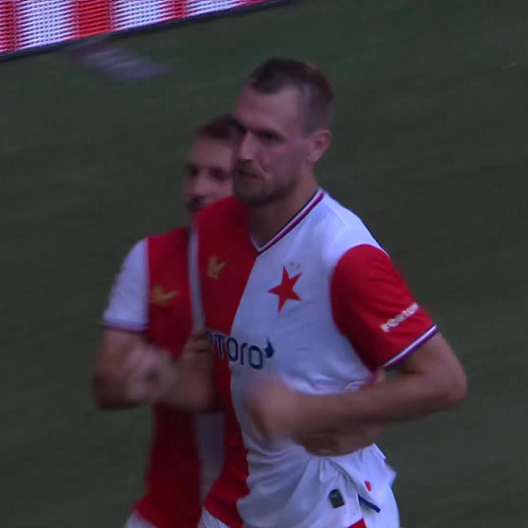 Po zákroku na Chorého kopala Slavia penaltu, kterou sám kanonýr s přehledem proměnil. 💪 #OneplaySport | #ChanceLiga
