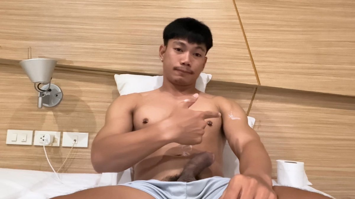#อุตส่าห์ไม่อยากแตก ทนไม่ไหวจริงๆครับ พุ่งยันแขนเลย #คืนนี้ลิงน้อยไม่ไหวแล้วครับ พรุ่งนี้กลับแล้วครับ กลับไปทำงานต่อที่พัทยา ตามกันมาได้น่ะครับเพื่อนๆ #รอชมผลงานใหม่ทางช่องทาง ข้างในคลิปน่ะครับ