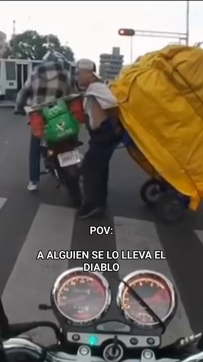 Como lo deja tirado ahí JAJAJAJAJA motosimio.