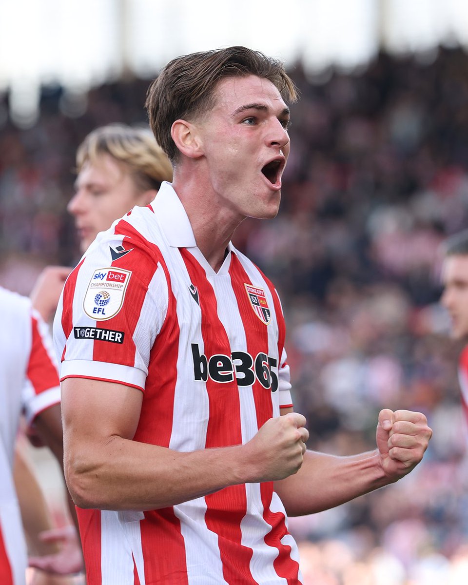 Energy on and off the pitch, high standards from the outset and confidence to take forward. Devenny on debut delight 🗣️