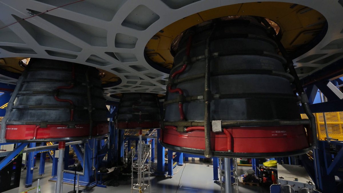Behold the beauty of four recently installed rocket engines 💅 These four RS-25 rocket engines are now on the work stand for integration with the core stage of the Artemis III rocket. These engines will generate more than two million pounds of thrust at liftoff.