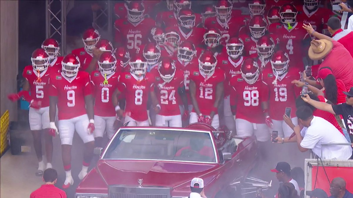 Still tippin’ into Week 1 🤘 A candy-red Cadillac led Houston out of the tunnel 🔥