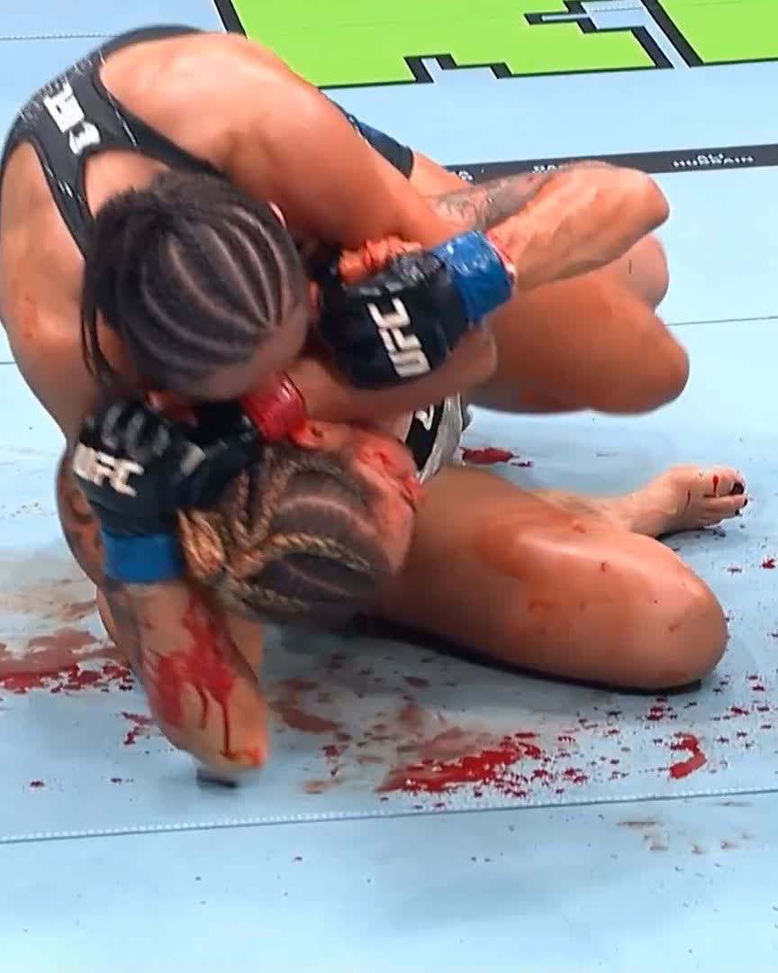 A BEAUTIFUL UFC DEBUT 🤩 Delphine Benouaich earns the submission victory in her UFC debut with an INCREDIBLE performance! [ #UFCParis | LIVE NOW on @ParamountPlus ]