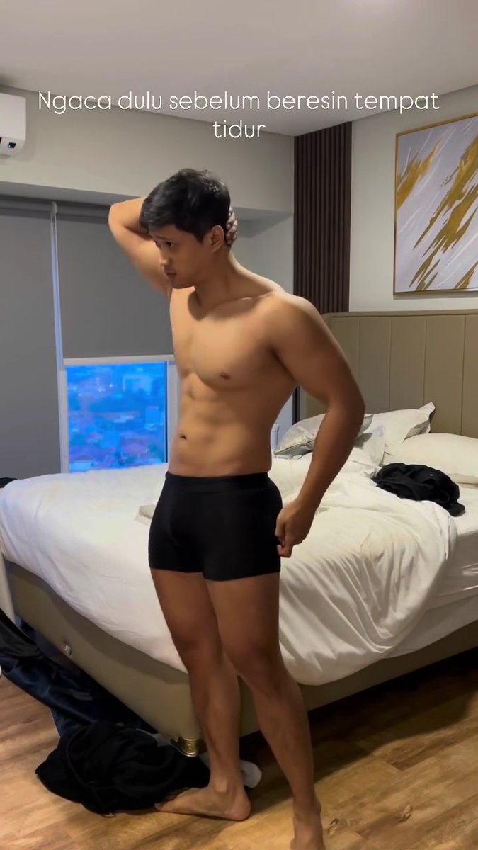 Malam ini ada yang mau temenin om bobo ga? 😋