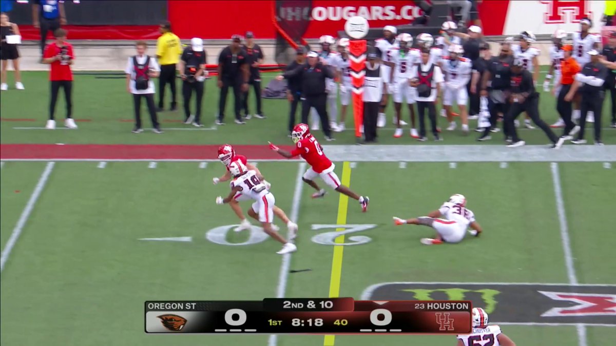 Amare Thomas gets Houston on the board early 🔥 What an effort to find the end zone on the 31-yard TD 😤
