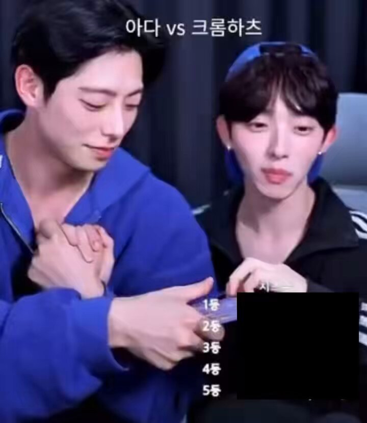 At this point they should become pepero ambassadors, they did it a dozen times 💀