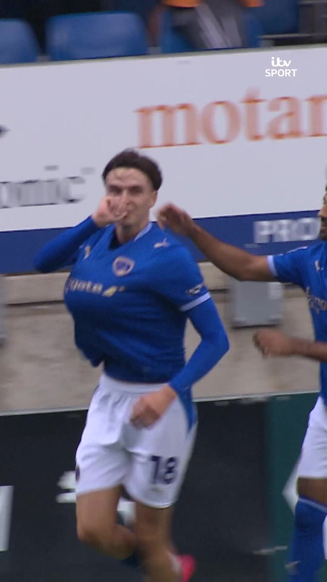 The technique on the half volley 👌 Sheffield United loanee Louie Marsh with a beauty for Chesterfield FC