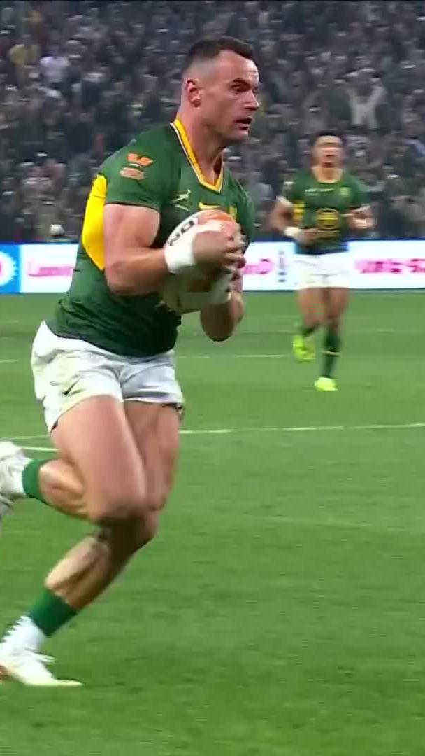 Jesse Kriel wrestles his way free to score 💪🏉 📺 Stream #RugbysGreatestRivalry on DStv: