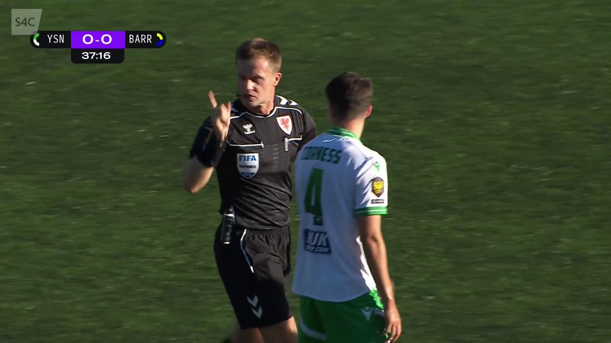 Y bêl yn y rhwyd gan Y Barri unwaith eto ond y dyfarnwr yn rhoi cic rydd i'r Seintiau! Barry Town United have the ball in the net once again but the referee blows for a foul - no goal ❌ #NoviraCymruPremier | 📺