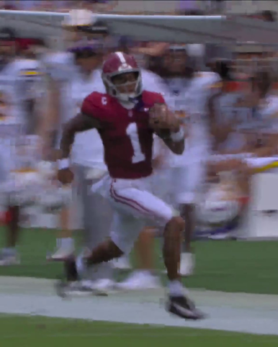 Ryan Coleman-Williams took off 💨 The Alabama WR announced he will not be wearing gloves this season 👀