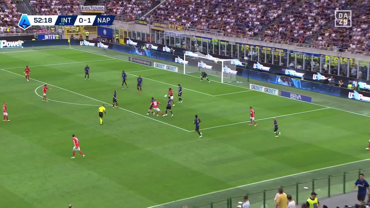 ⚽️ LA FRAPPE IMPARABLE de Rasmus Hojlund 🇩🇰 pour Naples sur la pelouse de l’Inter Milan. 🩵 🎥 DAZN France