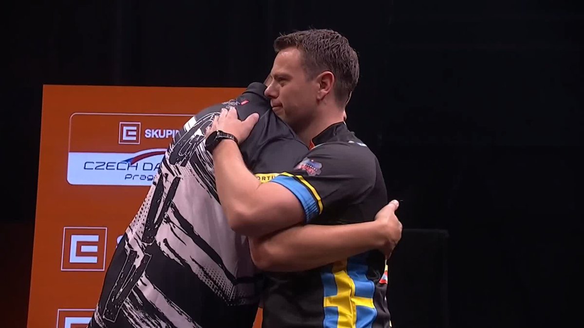 VAN VEEN CRUISES THROUGH! Gian van Veen is through to round three of the Czech Darts Open, as the Dutchman beats Jeffrey De Graaf 6-1 for the fourth consecutive time! 📺 #ET12