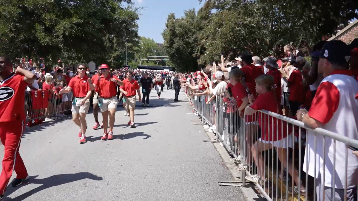 For the first time this season, the Dawgs have arrived in Sanford Stadium! #GoDawgs | Piedmont
