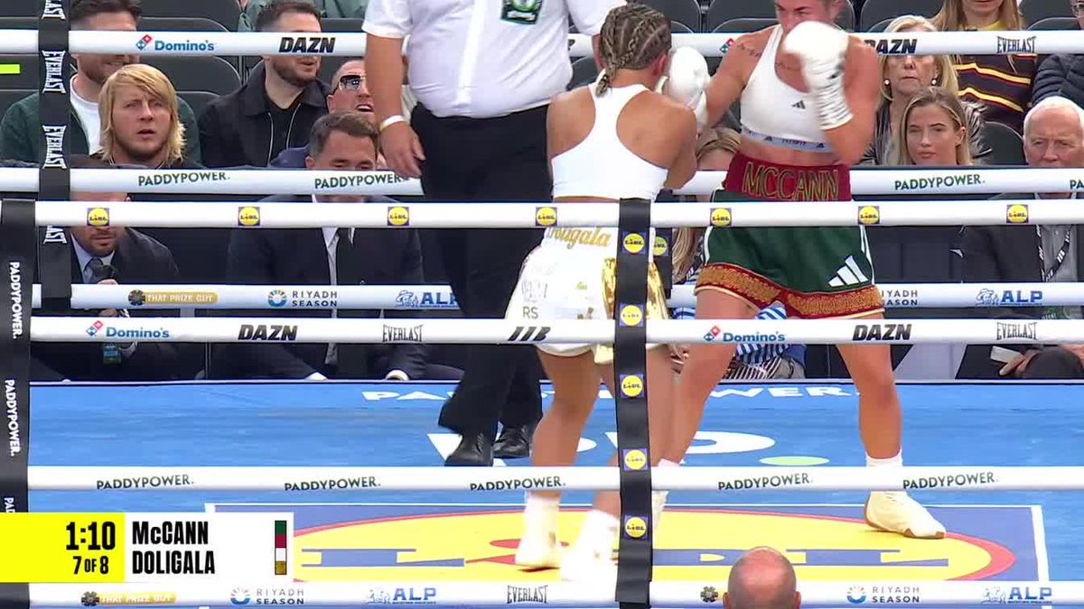 Protect yourself at ALL times 👀 Molly McCann makes her opponent pay with her lands low 💥 #TaylorPili | LIVE NOW on DAZN ▪️