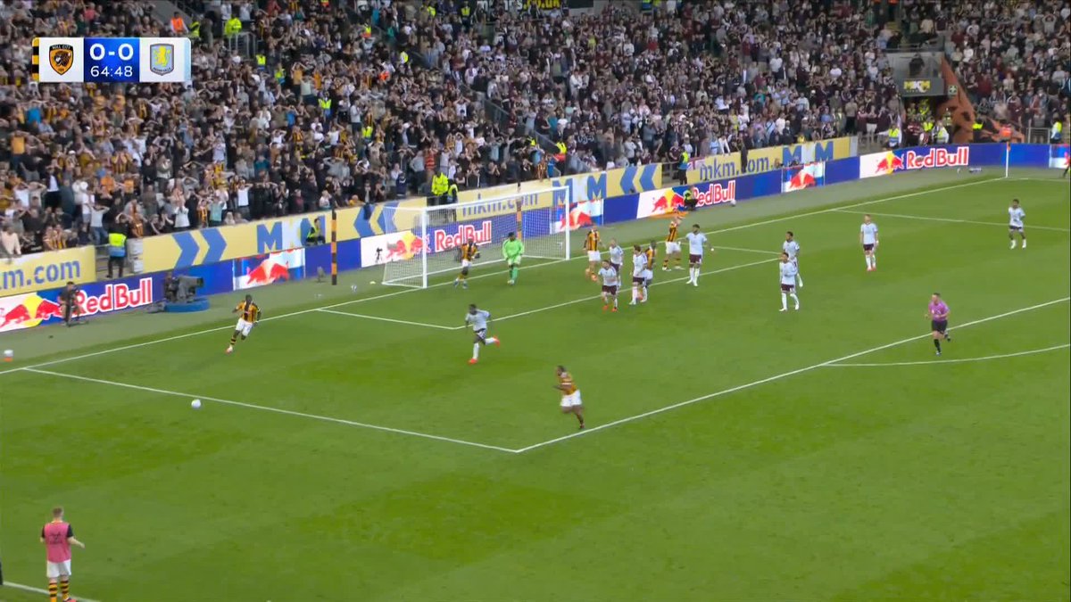 OFF THE BAR! An outrageous effort from Mohamed Belloumi 🫨