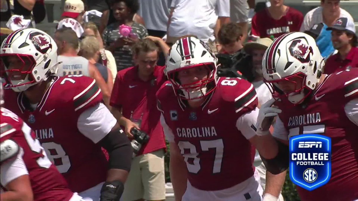 Backwards pass on the snap ➡️ Jump pass on the two-point conversion South Carolina is hoopin'!