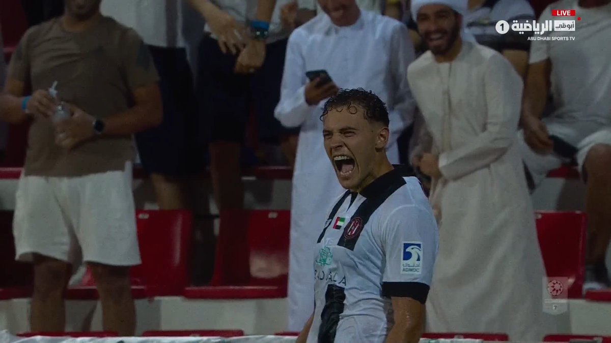 "دورينا ليس مستعداً لكل هذا يا جزراوي.. هدف الصدارة هدف القمة" ⚪⚫✨ بعد مجهود رائع من ميلسون.. النجم كريستيان أسلاني يحسم الفوز لفريق الجزيرة بهدف ثالث من تسديدة خرافية ⚽💥 #شباب_الأهلي_الجزيرة #دوري_أدنوك_للمحترفين