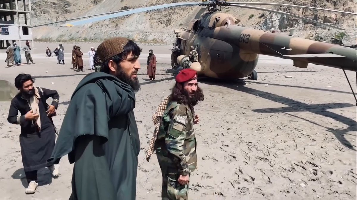 نن ورځ یوځل بیا عقابانو د #بدخشان په غرونو کي د ټپوسانو د نیولو هڅه کول./ خو ټپوسان هیڅ نه معلومیدل⚡ د عقابانو ګوزارونه ډیر سخت وي🔥