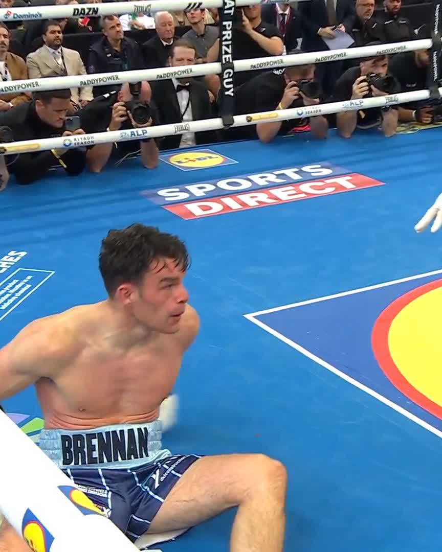 Bevan drops Brennan TWICE in the third and is saved by the bell... #BevanBrennan #TaylorPili