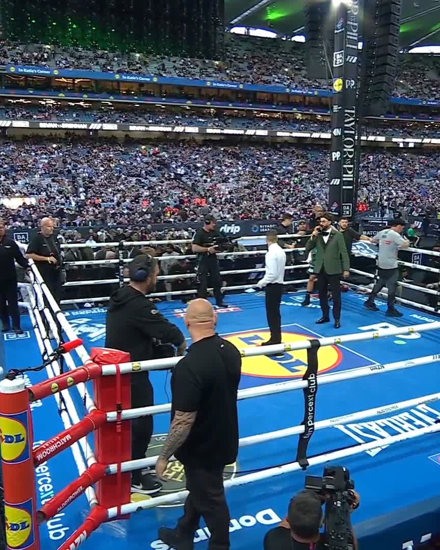 Taylor Bevan gets the knockout win in round 6 over Emmet Brennan. #BevanBrennan #TaylorPili