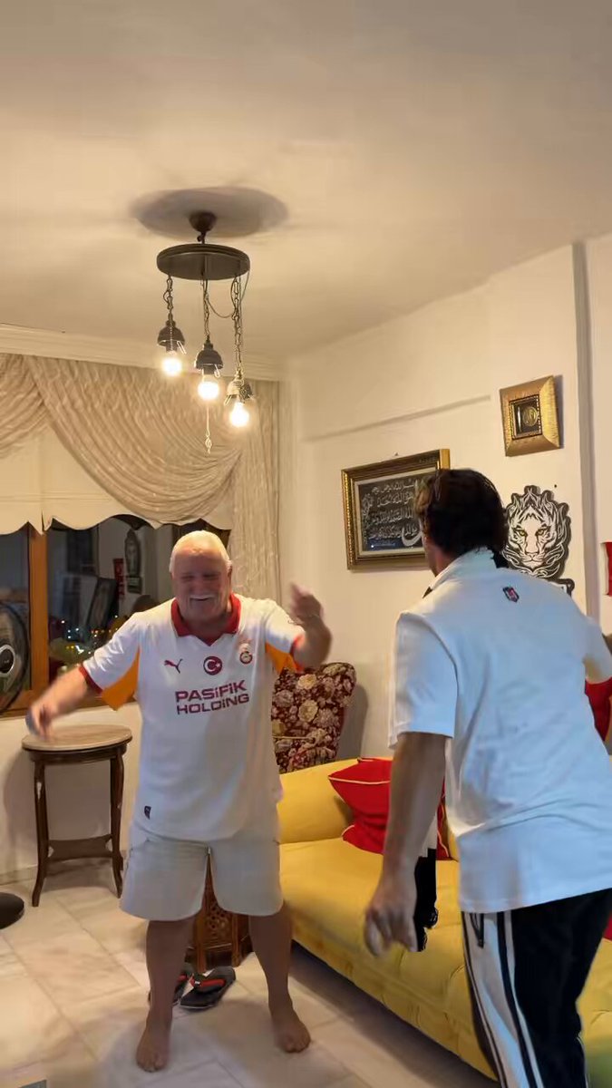O sene bu sene diyen fenerli arkadaşına gönder 😄😂🤪
