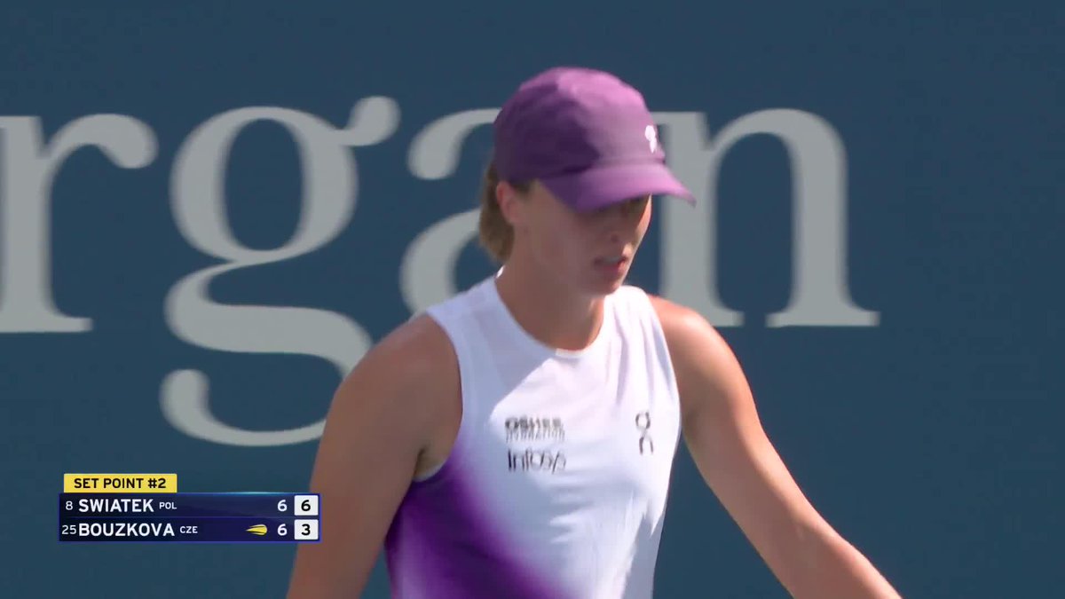 Jazda 🇵🇱 Iga Swiatek comes from a break down three times and takes the first set 7-6 off Bouzkova!