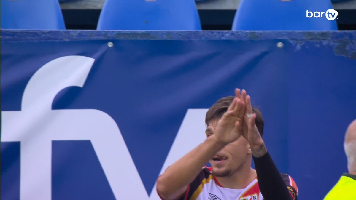 🔥 El gesto de Ratiu a la directiva tras anotar su gol ante el Racing 🤐 El lateral se mostró molesto y se dirigió a la zona del palco 🎥 Bar TV 📻 #PartidazoCOPE