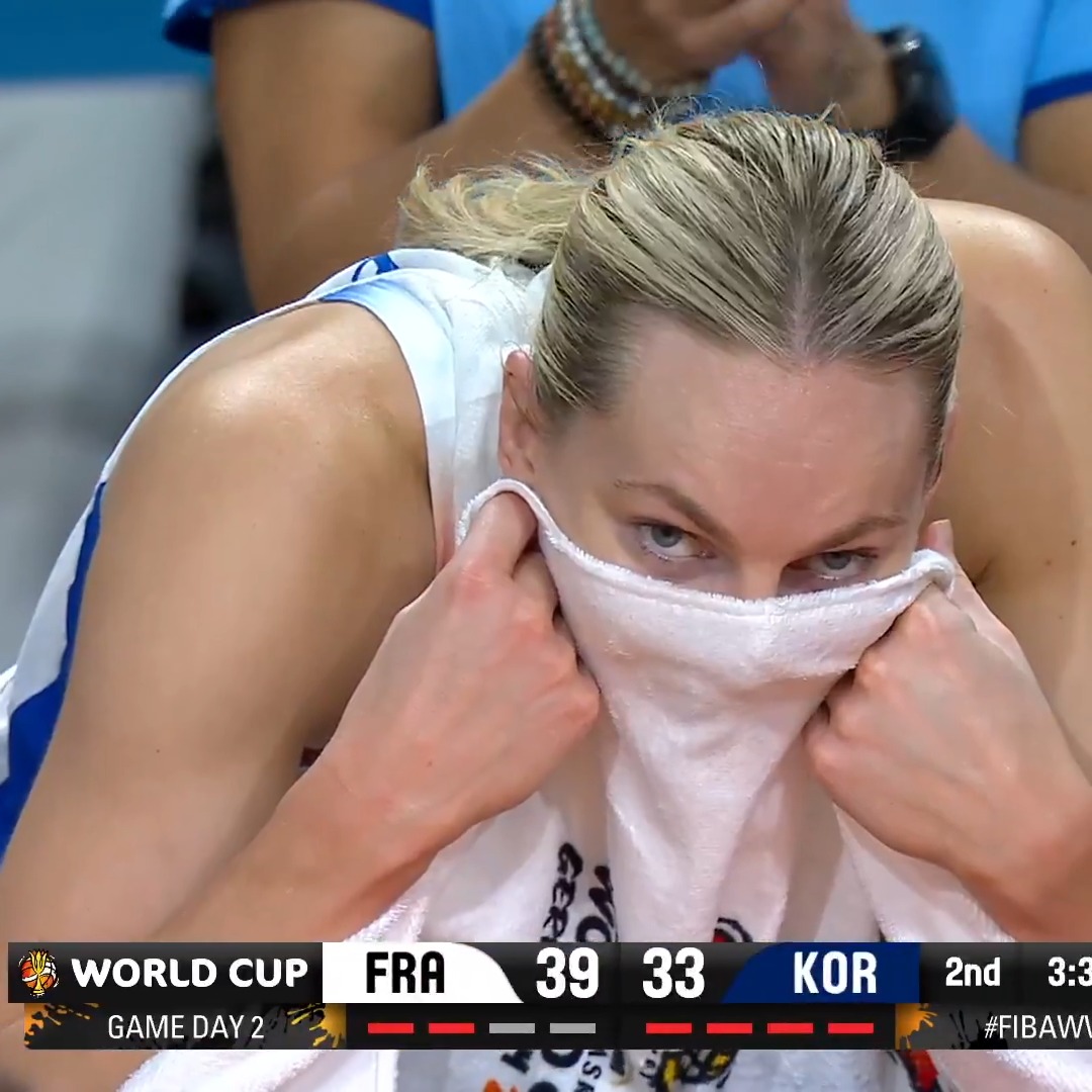 CHAOS on the court and Marine's reaction is too funny 😭😂 #FIBAWWC