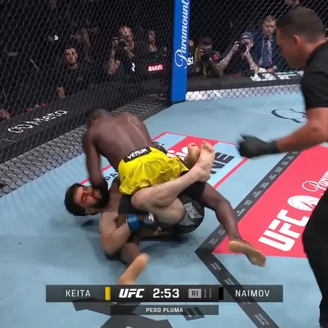 PAREN TODO 🔥‼️ Bomba de mano derecha que manda a dormir a Naimov 🚨 Vean ese festejo 👀 Aura +10,000 #UFCParís | Ver en vivo por Paramount+ Deportes