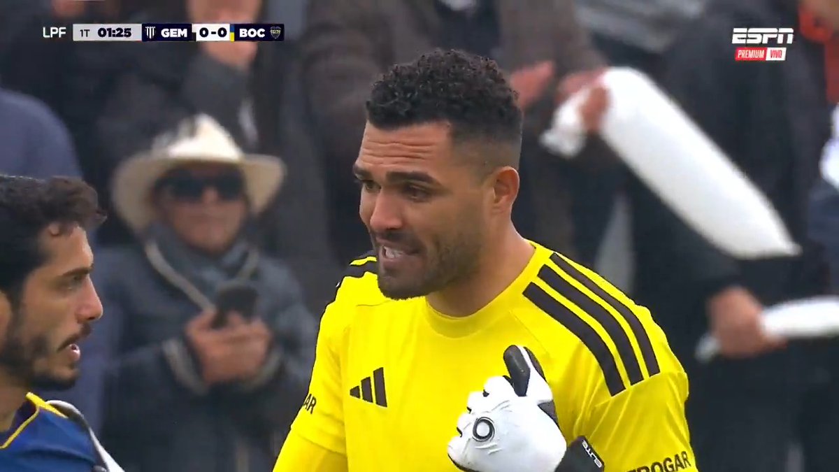 Creo que Montero es el mejor arquero del mundo y no irónicamente. Es impresionante su atajada. 🇨🇴