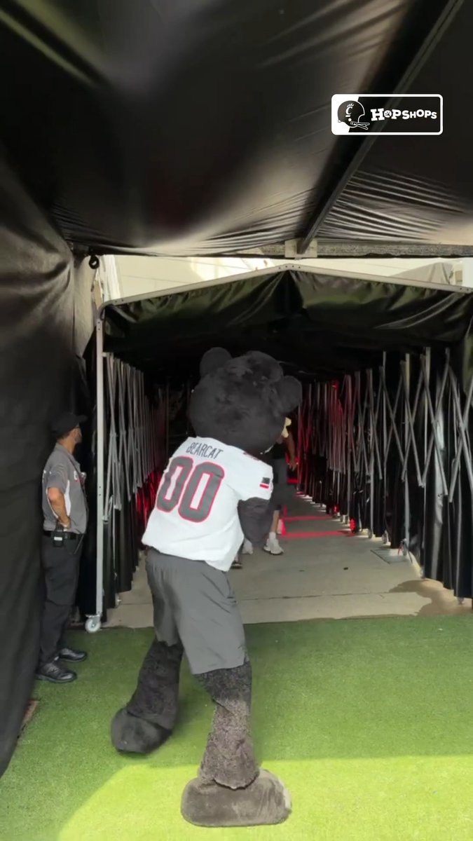 Bearcat found some friends 👀