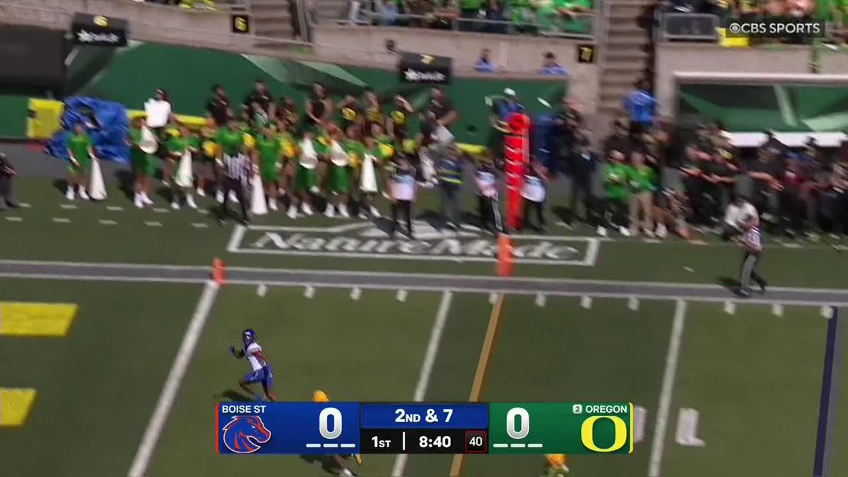 What a start for Boise State! The Broncos score on their opening drive in Eugene 👀