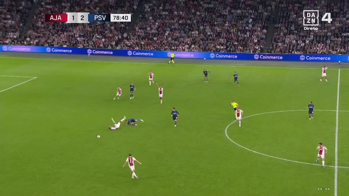 Uma entrada a alta velocidade e confusรฃo pegada ๐ฅด #DAZNEredivisie