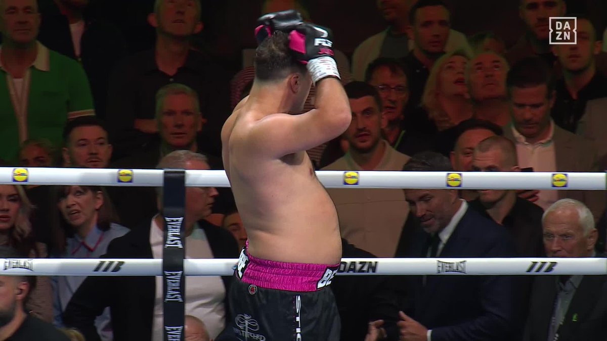 Catastrophe! 🤦♂️ Thomas Carty goes flying out of the ring in the opening round 😳 #TaylorPili | LIVE NOW on DAZN ▪️