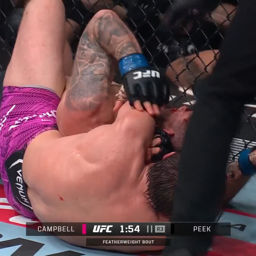 💪 Il rebondit après la défaite ! Kurtis Campbell s'impose par soumission au troisième 📺 Regardez l’#UFCParis EN DIRECT sur 🇫🇷 RMC Sport et 🇧🇪 VOOSport World