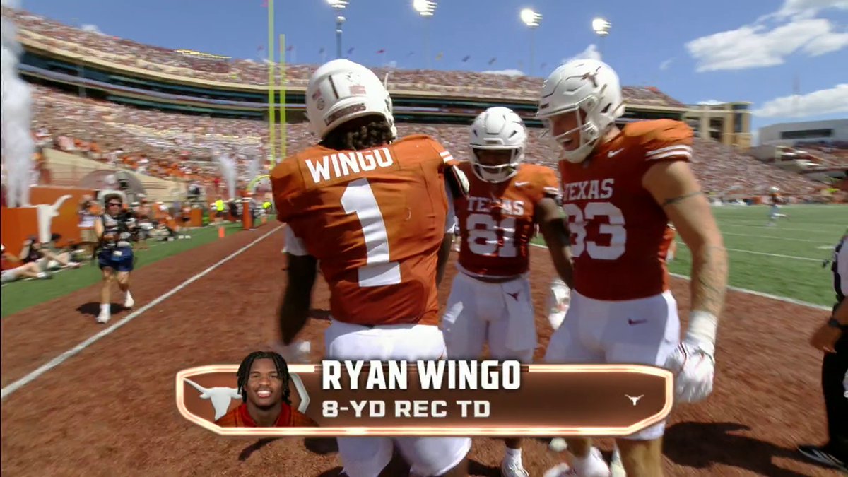 Arch Manning with the misdirection to Ryan Wingo 😯 This Texas offense looks elite early 🔥