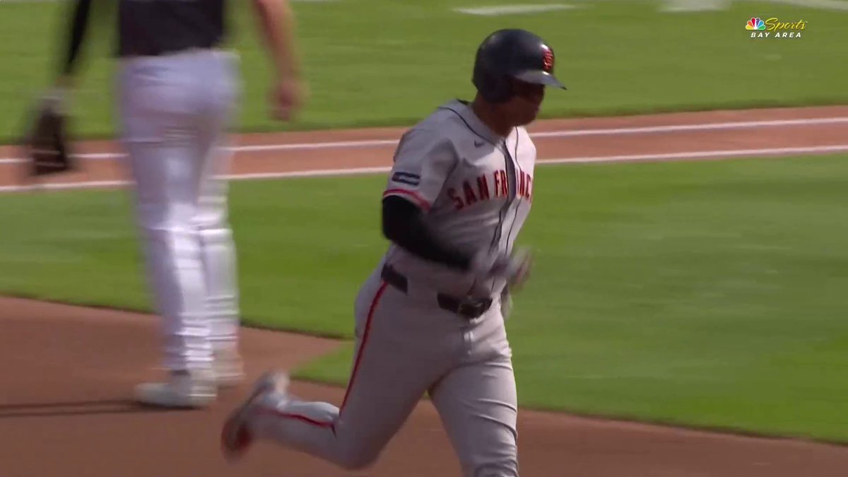 Rafael Devers does it AGAIN! That’s now 5 HR in his last 6 games and 34 on the season 😤