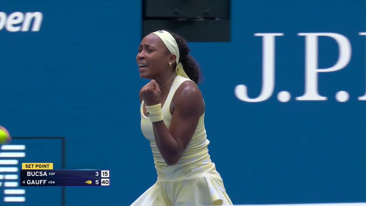Coco Gauff reels off five straight games to win the first set 6-3 🗣️