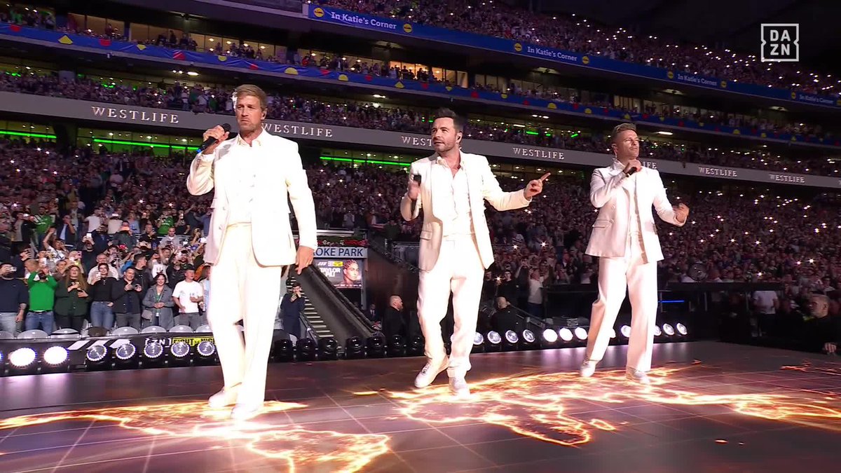 If this night wasn't already big enough, here's a bit of Westlife for you 🎵 #TaylorPili | LIVE NOW on DAZN ▪️