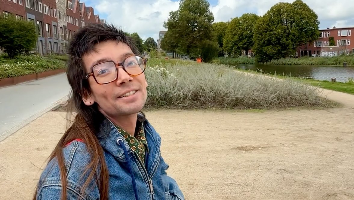 "Mooi hè, al die vliegers?" Groningen4Palestine ging vanmiddag vliegeren op het Stadsstrand. Dit keer gelukkig zonder de brandende voorwerpen die in Gaza aan exact zulke vliegers worden gehangen.