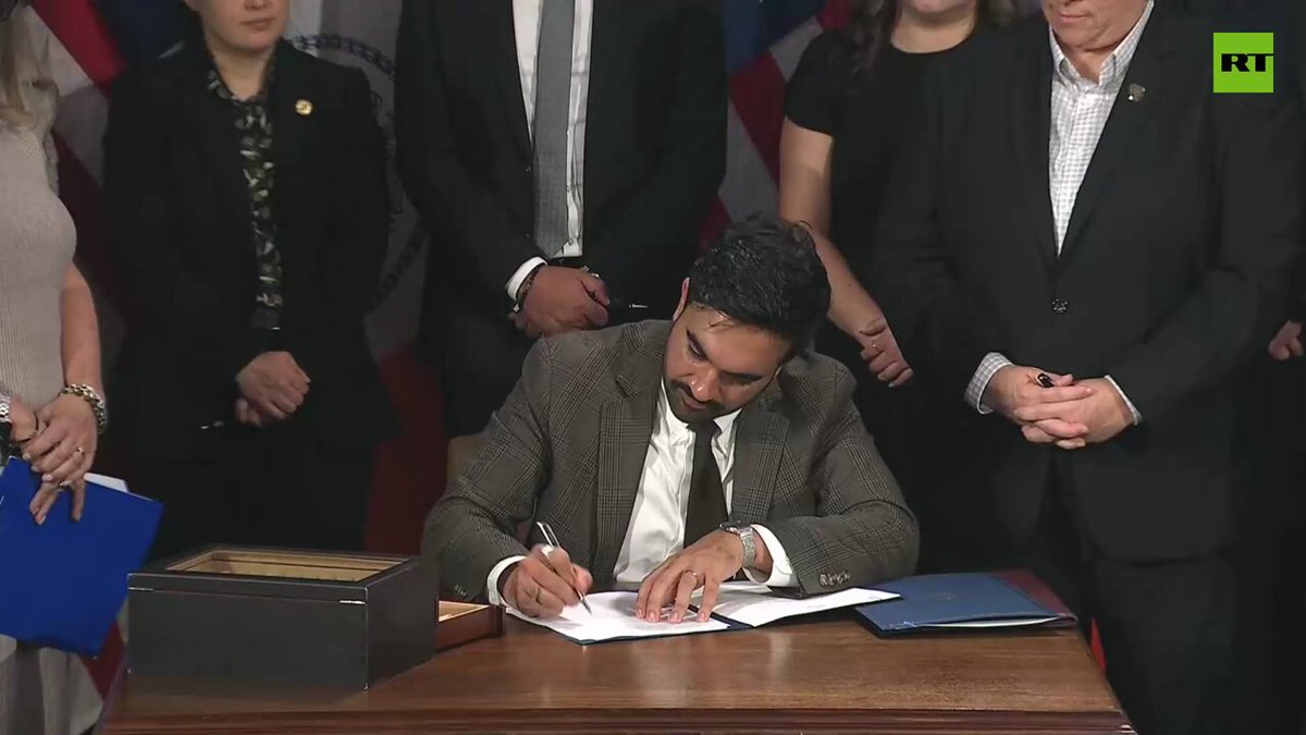 Mamdani hands the SYMBOLIC 9/11 PEN to his aide who once represented an al-Qaeda terrorist The terrorist had links to the ATTACK ON THE PENTAGON