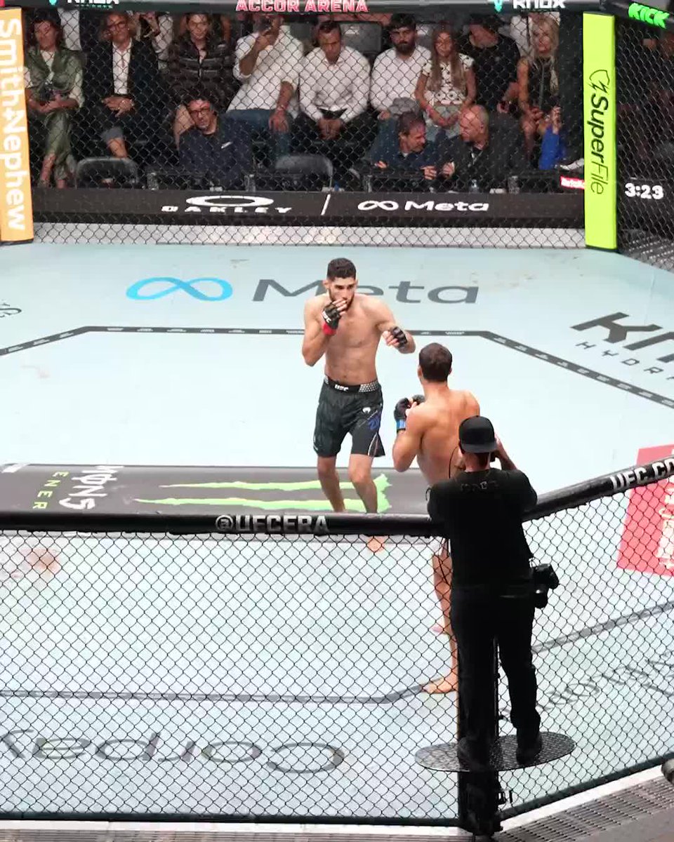 So good you have to see it twice 😮‍💨 Axel Sola with an incredible performance at #UFCParis! [ LIVE NOW on @ParamountPlus ]