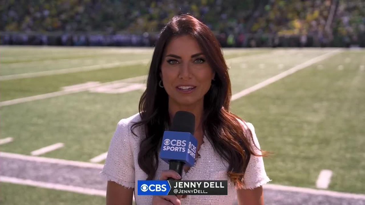 "Well guys that was an experience." 🤣 Jenny Dell details her halftime conversation with Dan Lanning.