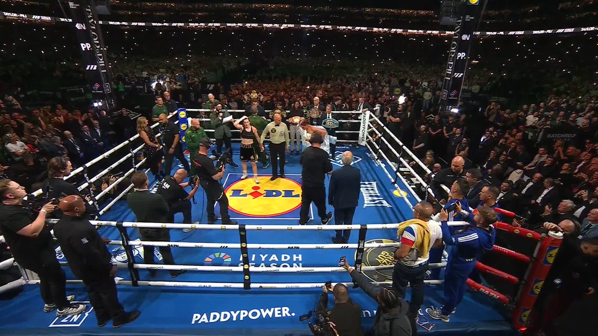 UNDISPUTED WORLD CHAMPION FOR THE THIRD TIME 👑 Katie Taylor decisions Flora Pili (100-90, 100-90, 98-91) to secure all the Super Lightweight marbles in her farewell fight 😮💨 #TaylorPili
